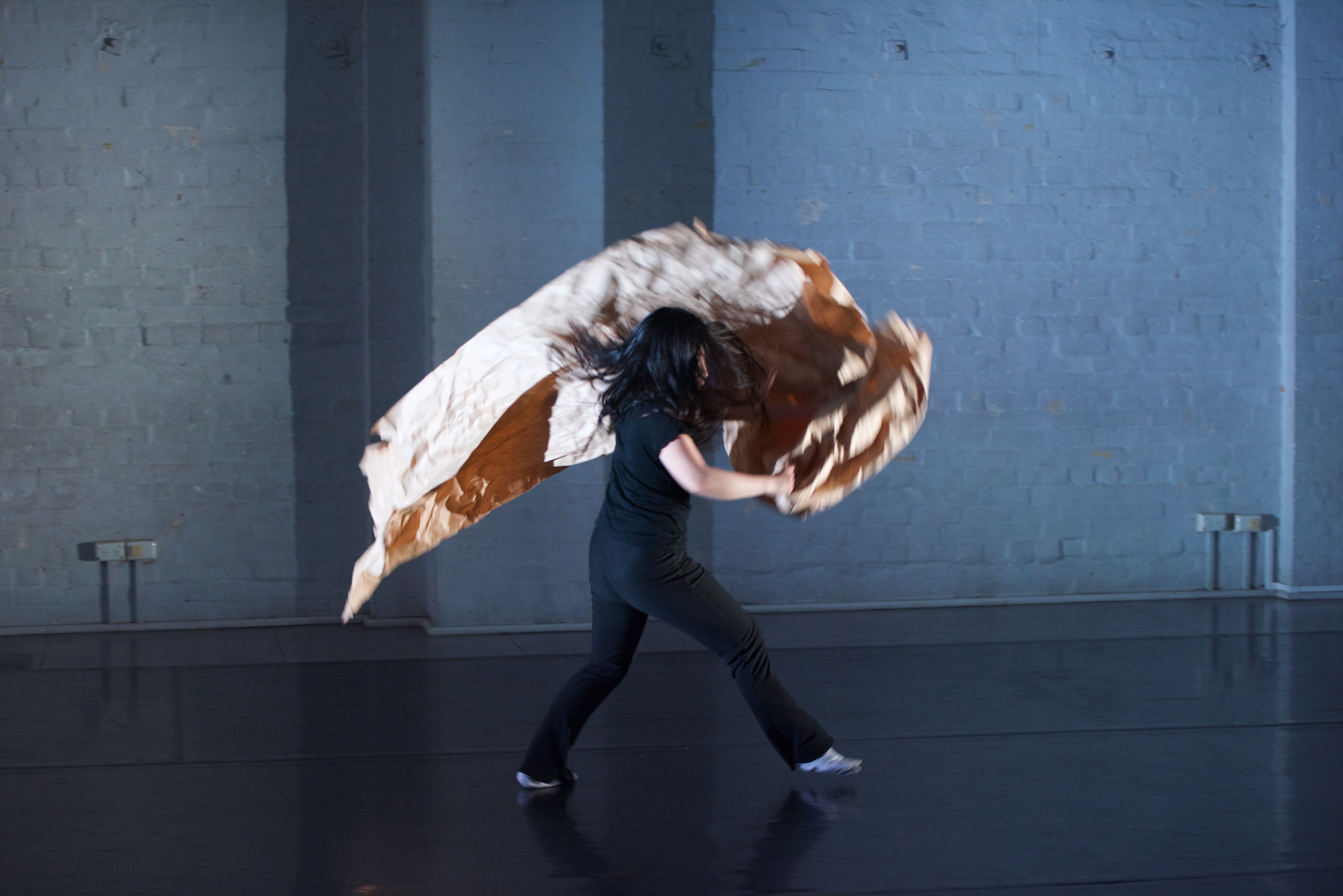 Emulsion, contemporary dance performance by Mimi Yoshii, photo by Alex Mitchell