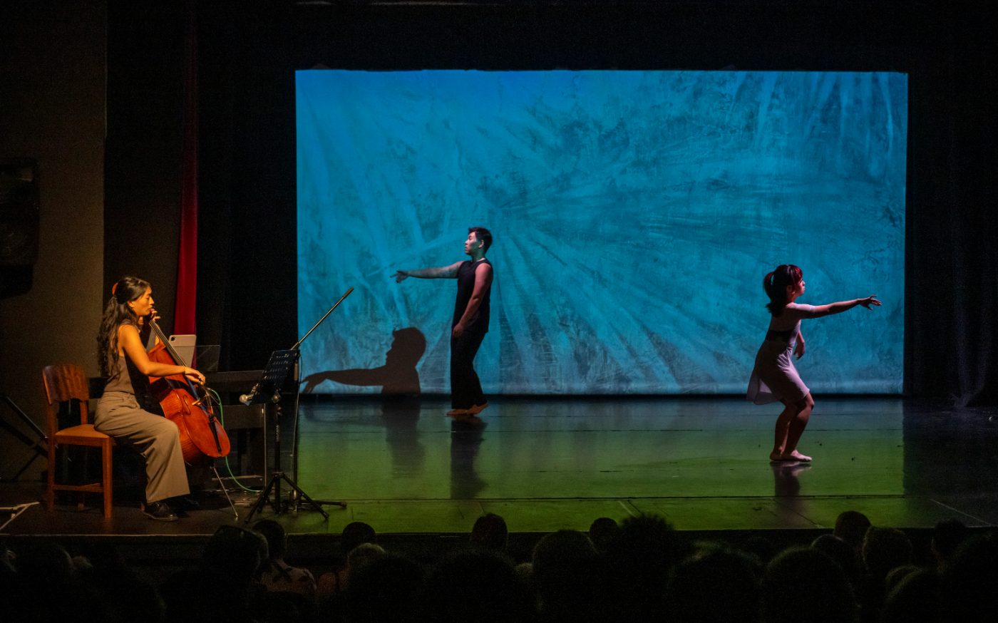 Mimi Yoshii performing Black nor White